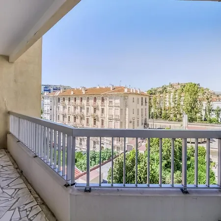 Greeter-appartement Lumineux Avec Vue Sur La Apartment Nice