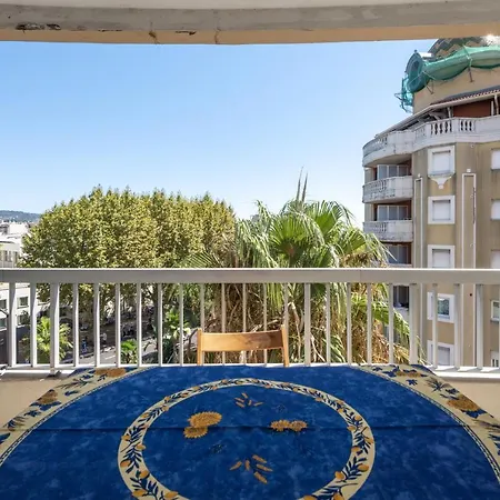 Greeter-appartement Lumineux Avec Vue Sur La *